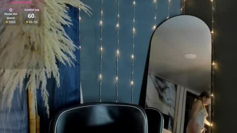 Snapshot of laurablue_ chatting on 9, 1, 2026 Laura Blue online show from 9, 1, 2026