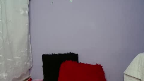 Snapshot of lauracb_ chatting on 1, 1, 2025 lauracb          online show from 1, 1, 2025