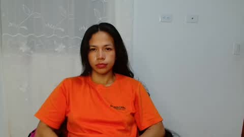 Snapshot of lauracb_ chatting on 18, 9, 2025 lauracb          online show from 18, 9, 2025