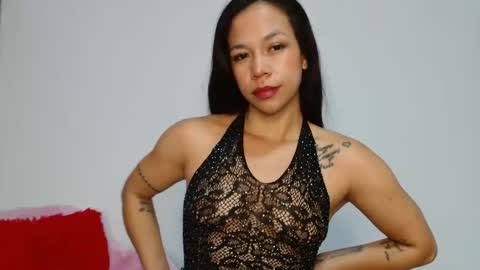 Snapshot of lauracb_ chatting on 2, 10, 2025 lauracb          online show from 2, 10, 2025