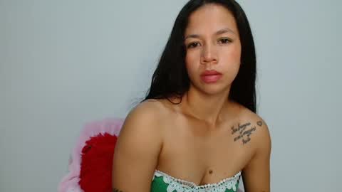 Snapshot of lauracb_ chatting on 3, 10, 2025 lauracb          online show from 3, 10, 2025