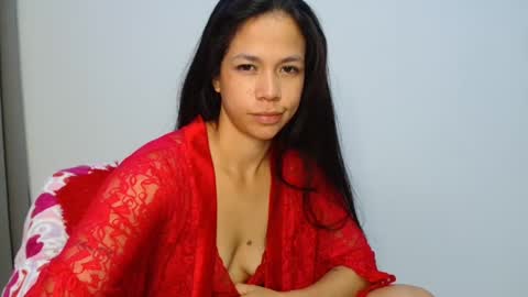 Snapshot of lauracb_ chatting on 12, 10, 2025 lauracb          online show from 12, 10, 2025