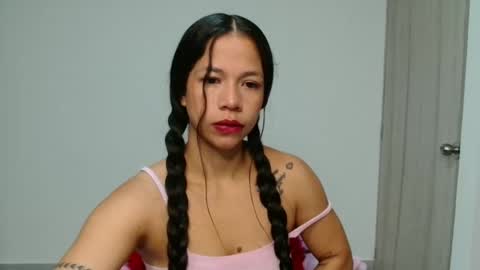 lauracb          online show from 19, 11, 2025