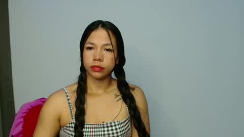 lauracb          online show from 9, 4, 2026