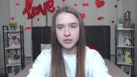 LauraHlot online show from 9, 2, 2026