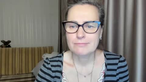 Lauraoven1 online show from 18, 2, 2025