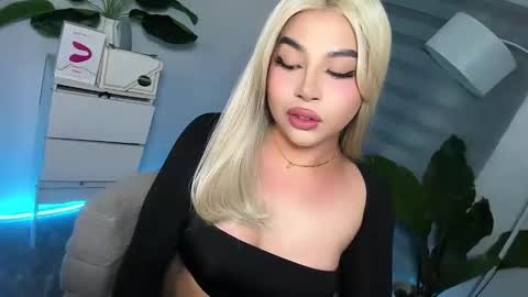 Your sweet Laura online show from 4, 3, 2025