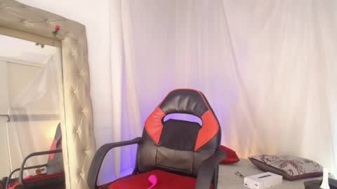 Laura Sofia online show from 24, 6, 2026