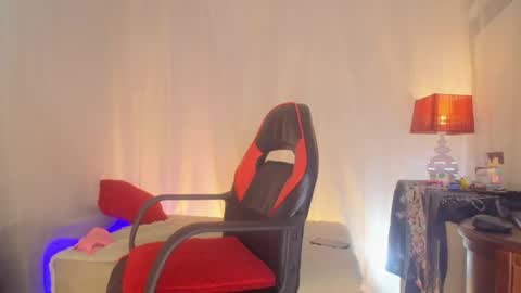 Laura Sofia online show from 25, 6, 2026