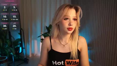 Snapshot of laurawifeness chatting on 9, 9, 2025  Laura  online show from 9, 9, 2025