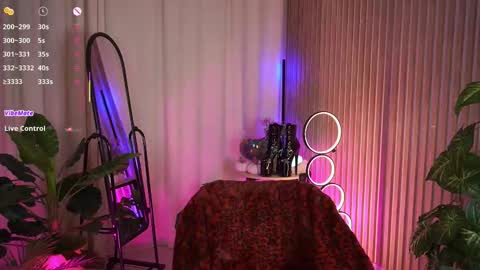  Laura  online show from 25, 11, 2025