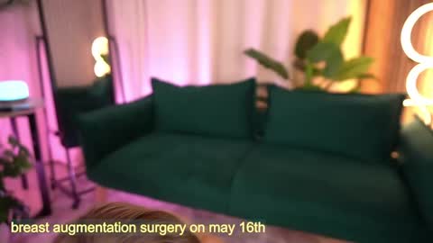  Laura  online show from 30, 4, 2026