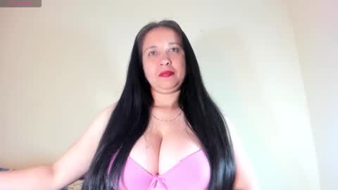 Snapshot of laureen777 chatting on 29, 10, 2025 laureen777 online show from 29, 10, 2025