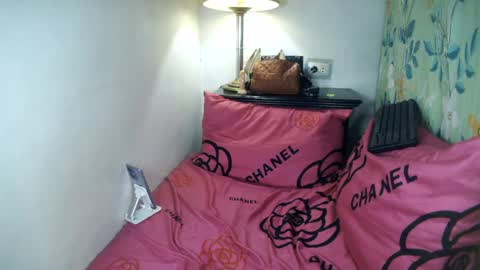 Snapshot of laureen_gavh chatting on 2, 3, 2025 Belle online show from 2, 3, 2025