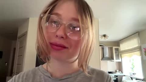 Chrissy online show from 27, 4, 2026