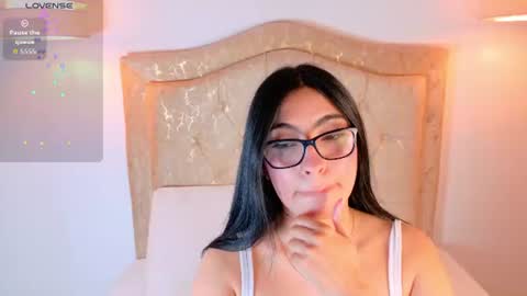 laurenn_smitth online show from 4, 8, 2026