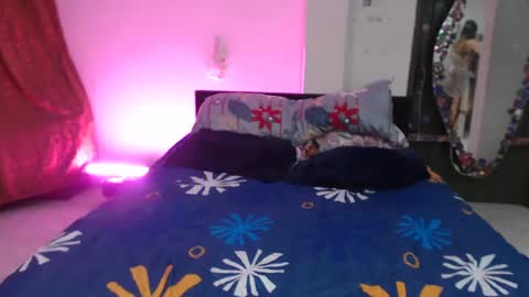 Snapshot of laurenphillipsx chatting on 3, 10, 2025 Lauren online show from 3, 10, 2025