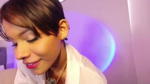 Lauren Saenz online show from 28, 7, 2026