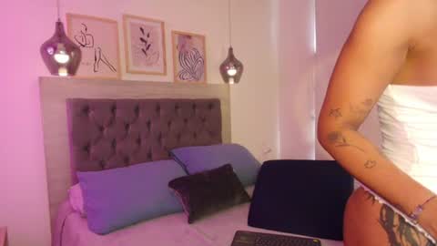 Lauren Saenz online show from 31, 7, 2026