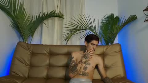 Snapshot of laurensex4 chatting on 21, 2, 2025 Lauren and Cristopher online show from 21, 2, 2025