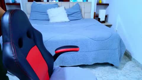 laurent online show from 10, 11, 2025