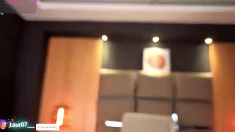Lau Roberts online show from 3, 8, 2026