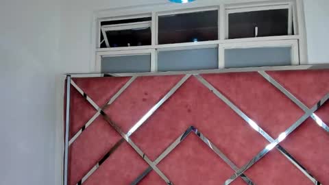 LauryJonson  online show from 2, 3, 2025