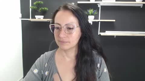 Laury  online show from 1, 7, 2026