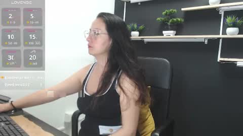 Laury  online show from 28, 7, 2026