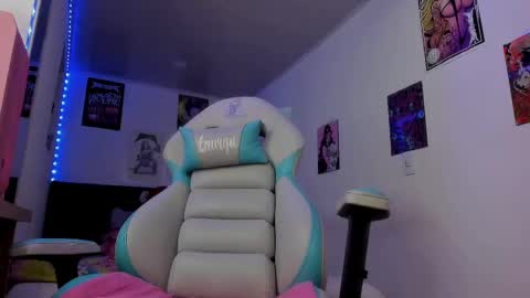 Snapshot of lauryn_muller_ chatting on 11, 3, 2025 Lau online show from 11, 3, 2025