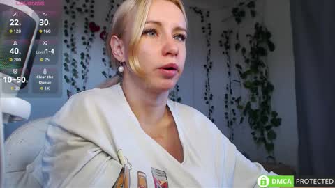 Snapshot of lavinell chatting on 19, 9, 2025 Mia online show from 19, 9, 2025