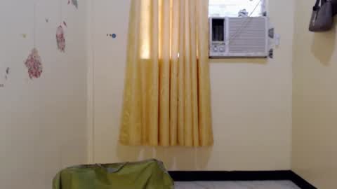 Snapshot of lavvenderr chatting on 2, 2, 2026 lavvenderr online show from 2, 2, 2026