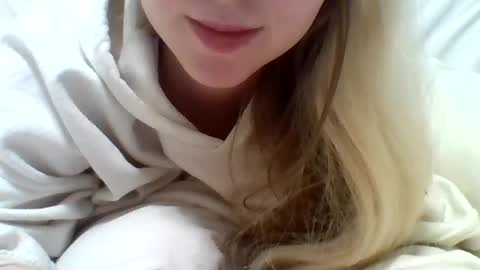 Snapshot of layannalea chatting on 12, 12, 2024 layannalea online show from 12, 12, 2024