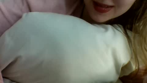 Snapshot of layannalea chatting on 8, 1, 2025 layannalea online show from 8, 1, 2025