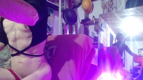 Laye19 online show from 8, 12, 2024