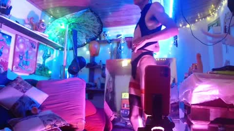 Laye19 online show from 11, 12, 2024