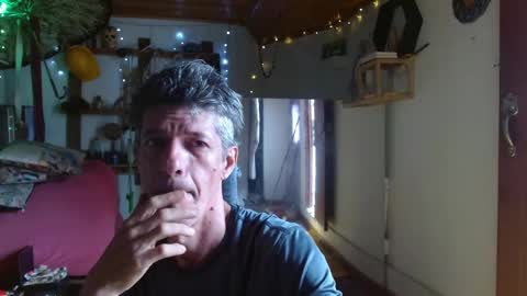 Laye19 online show from 30, 12, 2024