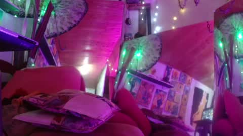 Laye19 online show from 6, 1, 2025