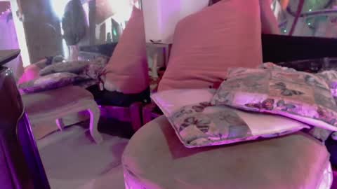 Laye19 online show from 14, 1, 2025