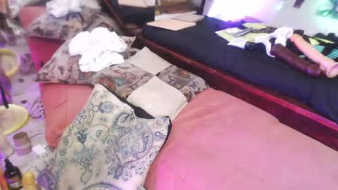 Laye19 online show from 18, 1, 2025