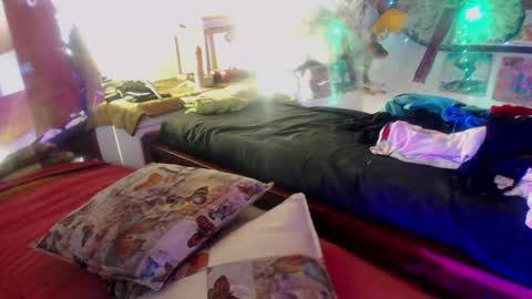 Laye19 online show from 23, 1, 2025