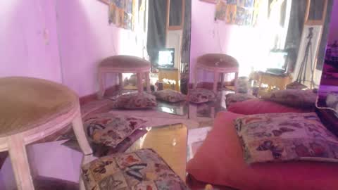 Laye19 online show from 4, 2, 2025