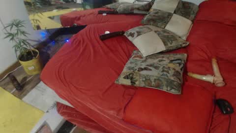 Laye19 online show from 1, 3, 2025