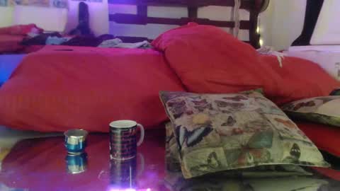 Laye19 online show from 2, 3, 2025