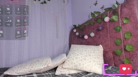 layla_17 online show from 28, 1, 2025