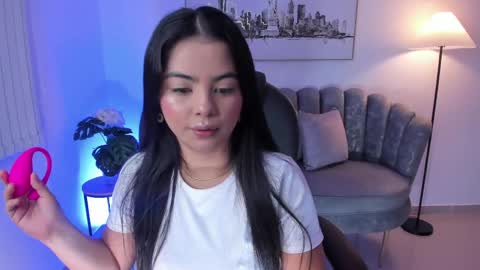 Layla Breezee online show from 10, 4, 2026