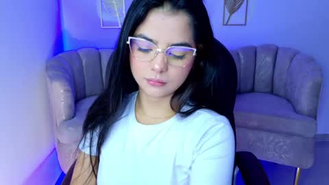 Layla Breezee online show from 3, 5, 2026