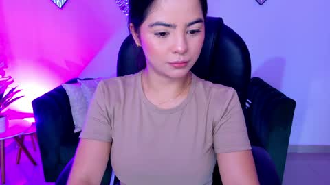 Layla Breezee online show from 6, 5, 2026