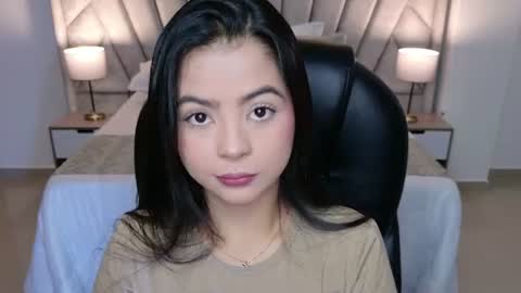 Layla Breezee online show from 6, 7, 2026
