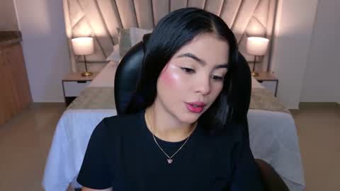 Layla Breezee online show from 18, 7, 2026